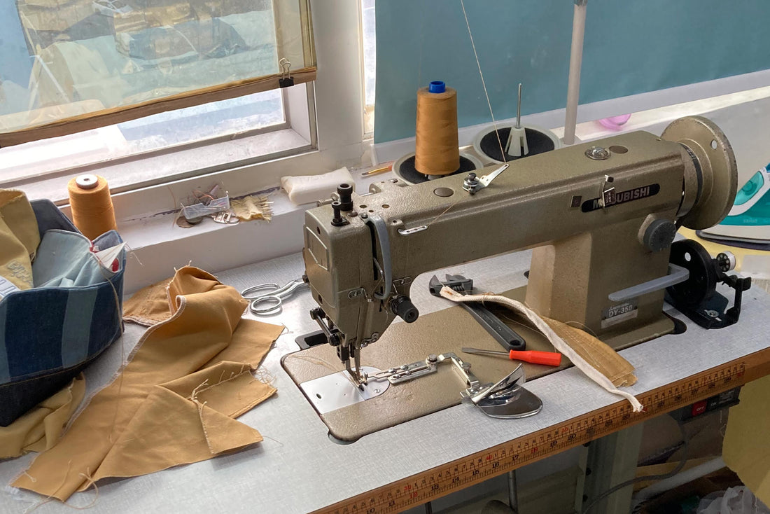 Our second industrial sewing machine!! (But I don't know what model is🤷‍♂️)