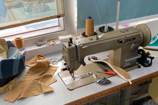 Our second industrial sewing machine!! (But I don't know what model is🤷‍♂️)